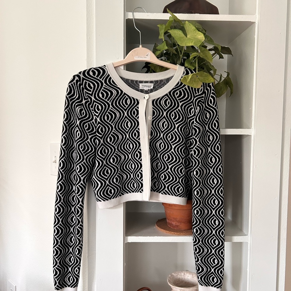 Sincerely Jules Black & White Cropped Knit Cardigan Geometric Pattern